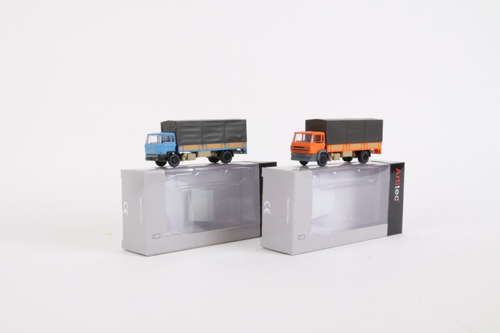 Artitec H0轨 - 487.051.01/487.053.01 - 模型火车车辆 (2) - DAF 可倾驾驶室配有蓝色和橙色车篷 #1.0