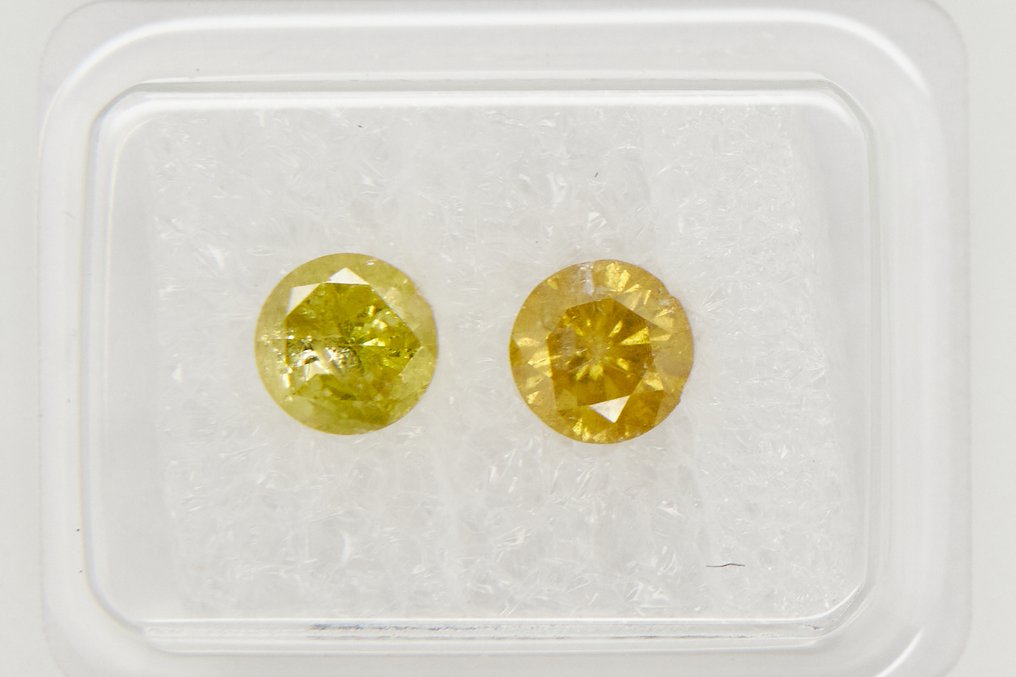 Ingen mindstepris - 2 pcs Diamant  (Farvebehandlet)  - 1.19 ct - Rund - I2, I3 - Gem Report Antwerp (GRA) #2.1