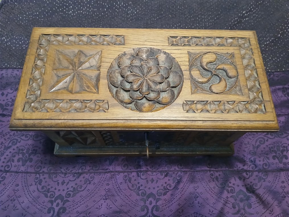 存储箱 - 伯尔胡桃木, 木 - 手工雕刻的木箱 #1.0