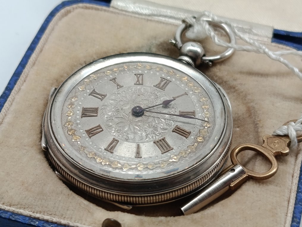Antico Orologio da Tasca Inglese con Quadrante in Argento e decori in Oro XIX sec. - decori in Oro e Scatola - 1850-1900 #2.1