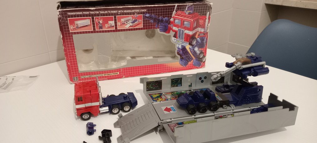 Hasbro  - Action figure Autobot Commander Optimus Prime Transformers - 1970-1980 - Japan #4.3