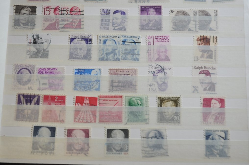 Mondo - Raccolta con paesi diversi in una pila di libri di francobolli. #3.2