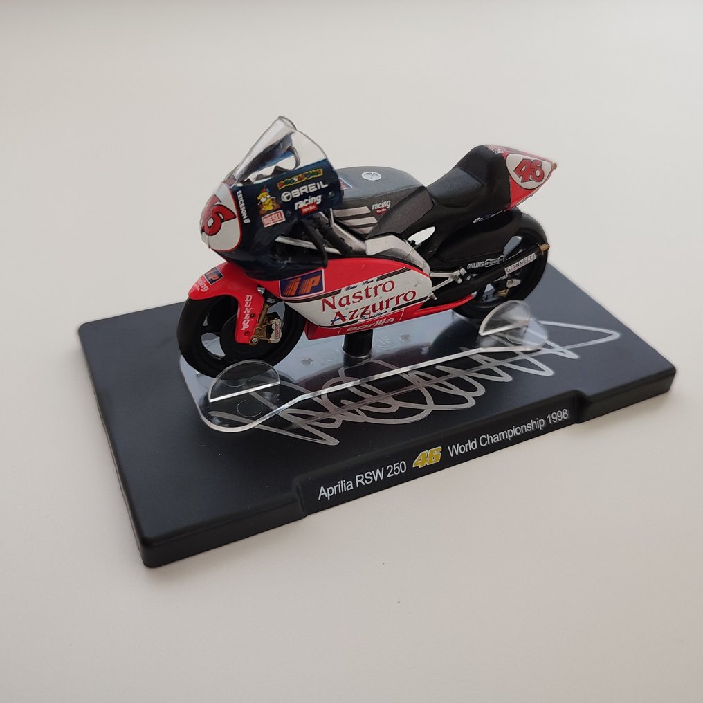 Aprilia - 250cc. - Valentino Rossi - 1998 - Schaal 1/18 motorfiets #1.0