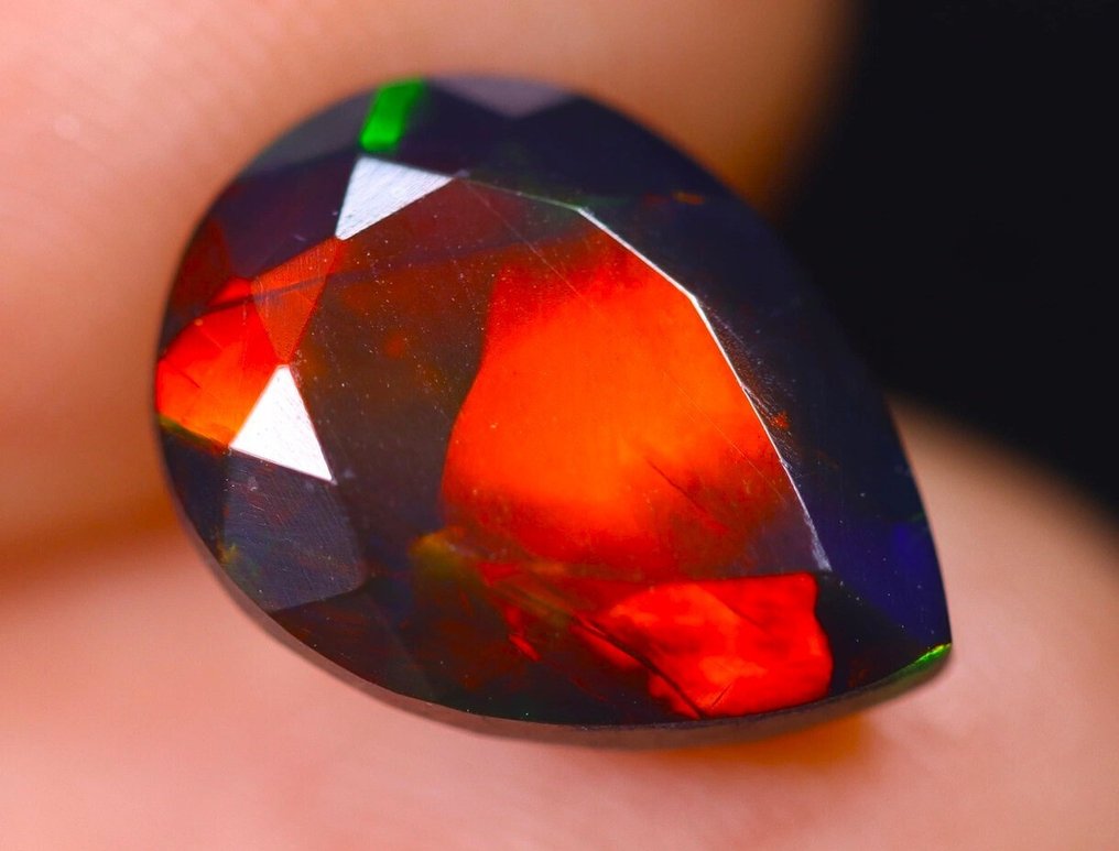 2.90 ct - Natural Faceted Black Opal - See Video!- 0.58 g #1.0