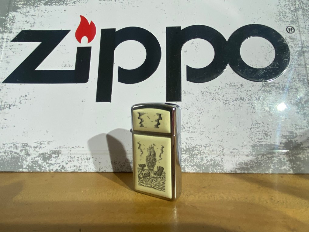 Zippo - SRIMSHAW NAVIRE - SLIM - 1989 - Ingen mindstepris - Lighter - Stål (rustfrit), Messing #3.2