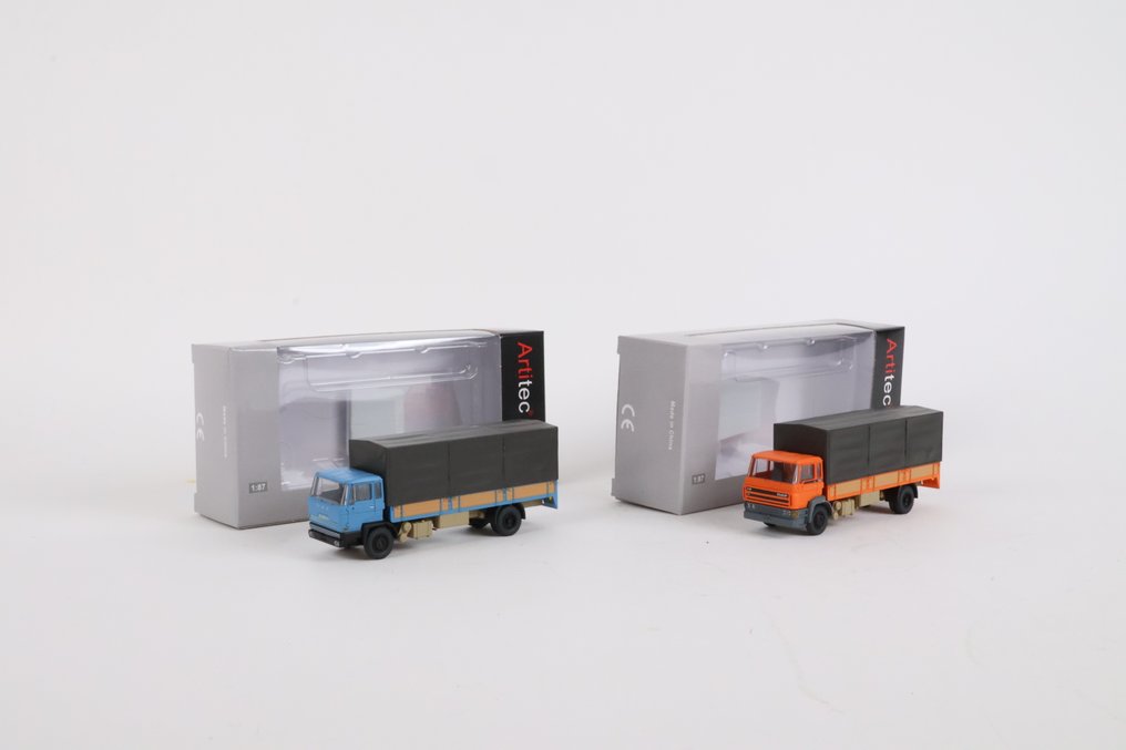 Artitec H0轨 - 487.051.01/487.053.01 - 模型火车车辆 (2) - DAF 可倾驾驶室配有蓝色和橙色车篷 #1.0