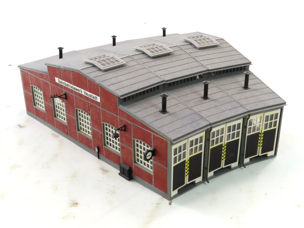 Fleischmann N - 9475 - Modeltreingebouwen (1) - Locomotief ringloods met 3 in- en uitrijsporen voor locomotieven #1.0