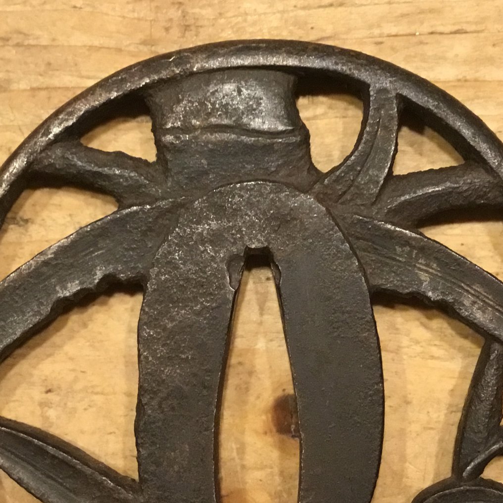 Sukashi tsuba in good condition with bamboo design. - IJzer - Japan - Edo Period (1600-1868) #3.2