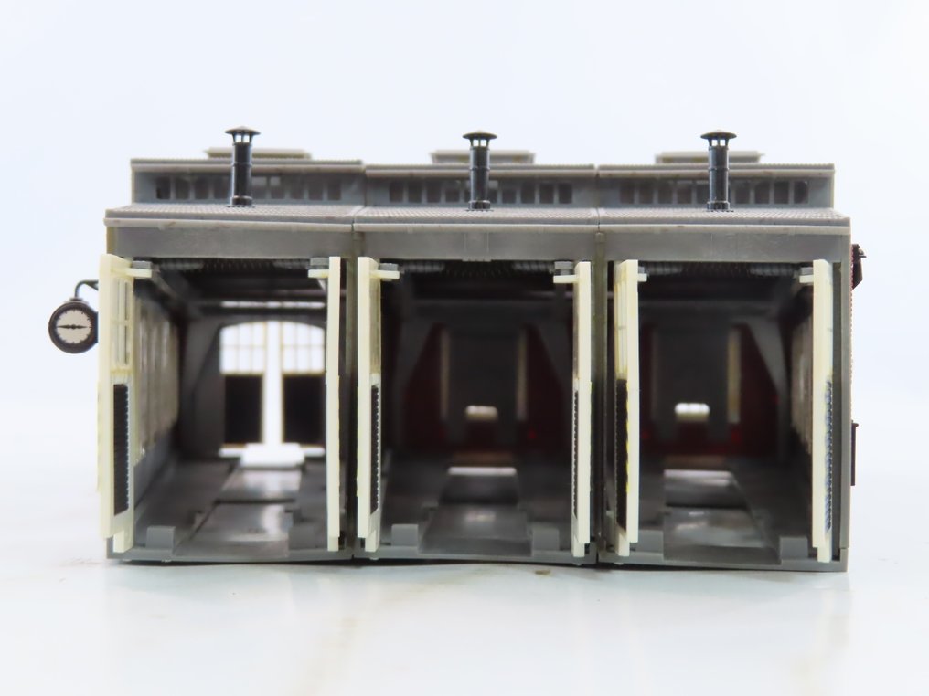 Fleischmann N - 9475 - Modeltreingebouwen (1) - Locomotief ringloods met 3 in- en uitrijsporen voor locomotieven #4.3