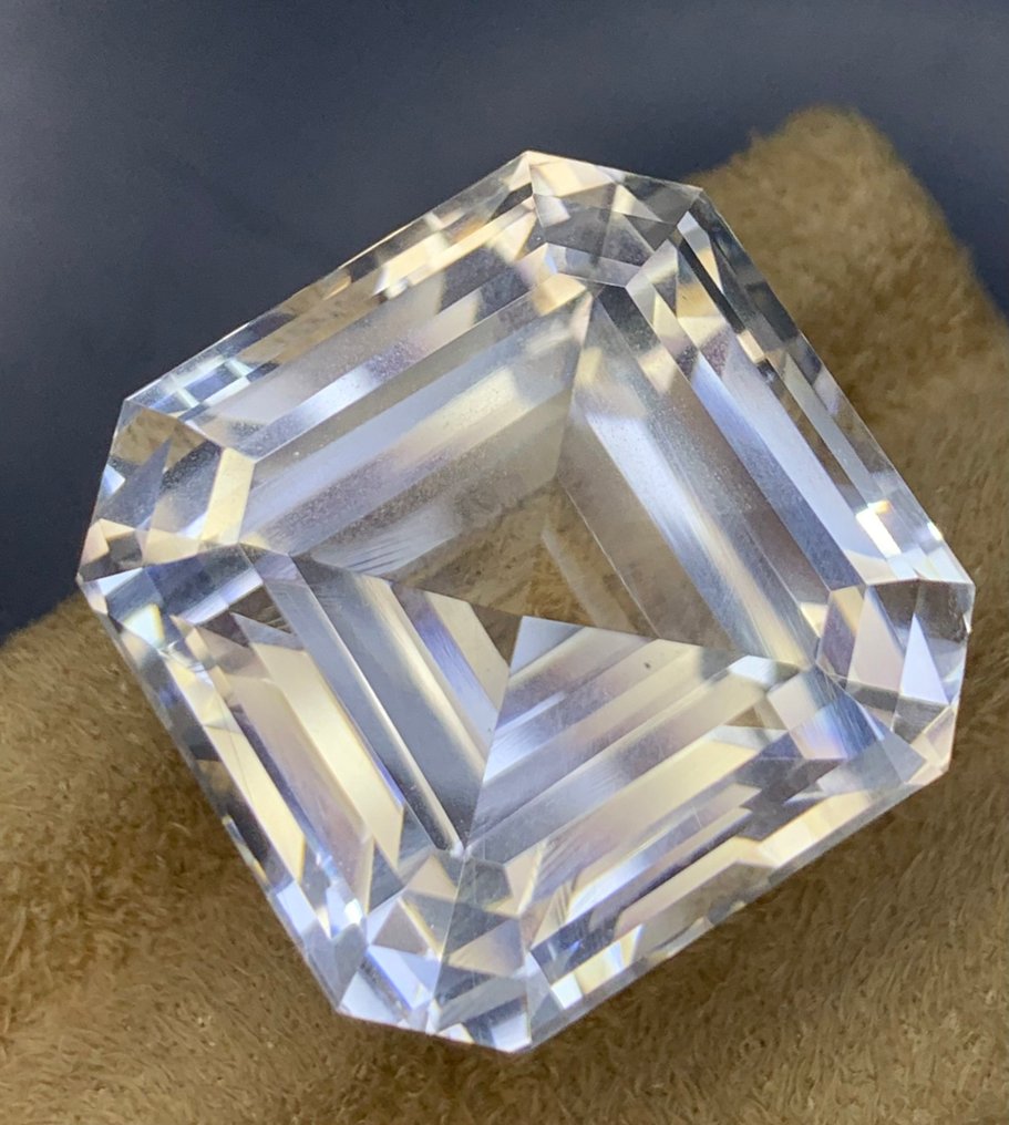 Ingen reservasjonspris Fargeløs Beryl  - 77.30 ct - Internasjonal forening for fargede edelstener (ICA GemLab) - Goshenite beryl fargeløs #1.0