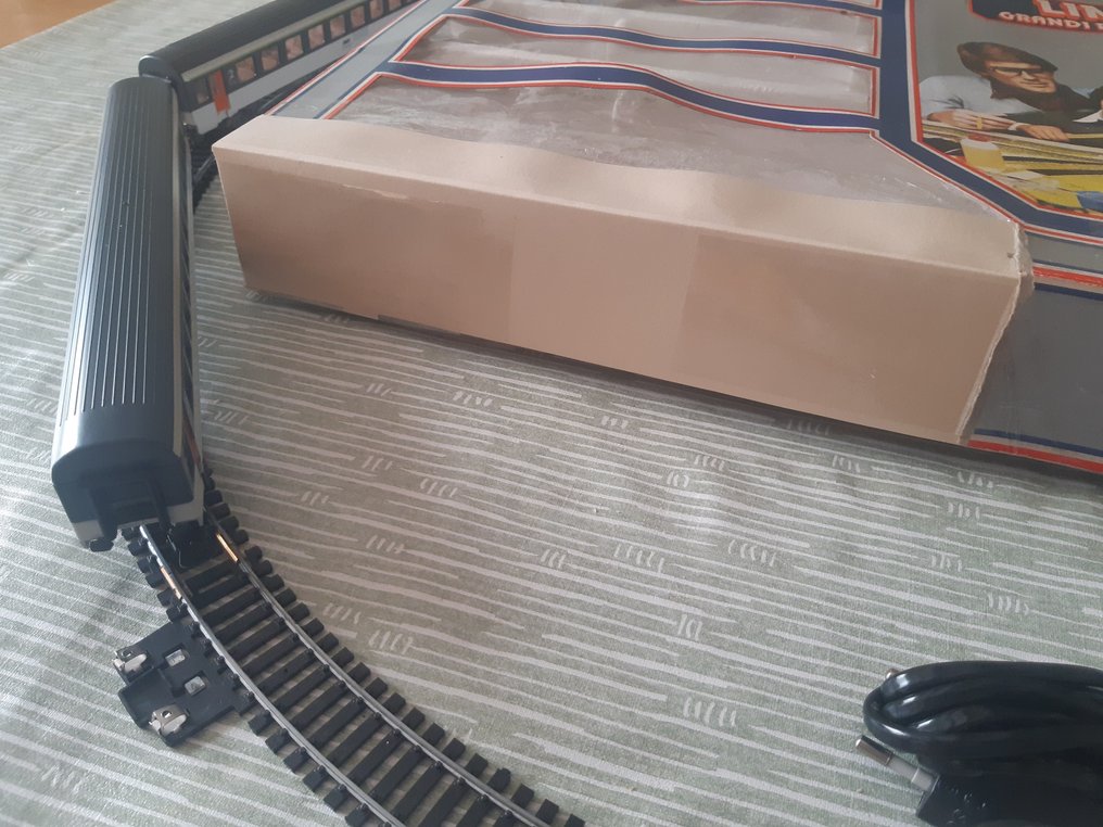 Lima H0 - Junasarja (1) - Viinipakkaus, jossa on CC 40100 ja 5 vaunua. - SNCF #4.3