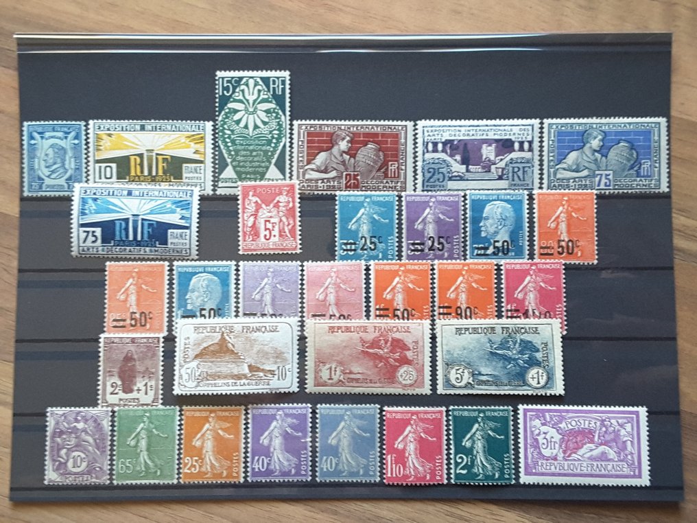 France 1924/1931 - Selection of good semi-modern values, including the third series of Orphelins. - Yvert 209, 210 à 215, 216, 217 à 228, 229 à 232, 233 à 240 #1.0