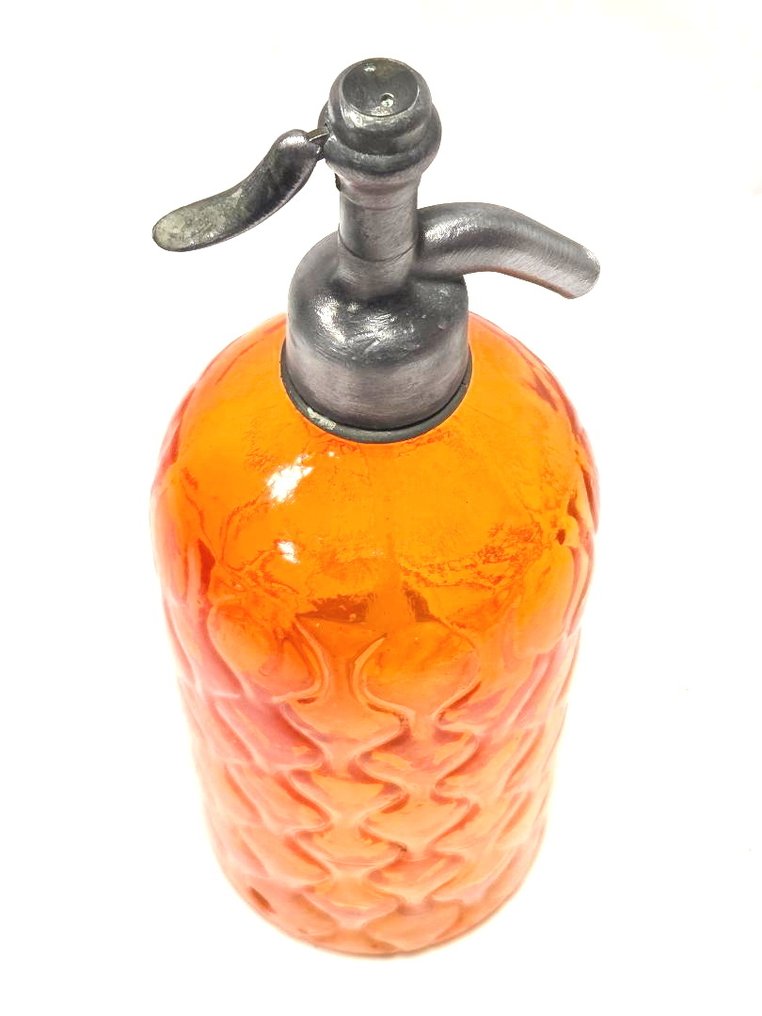瓶子 - 带铅水龙头的雕刻橙色虹吸管 #4.3