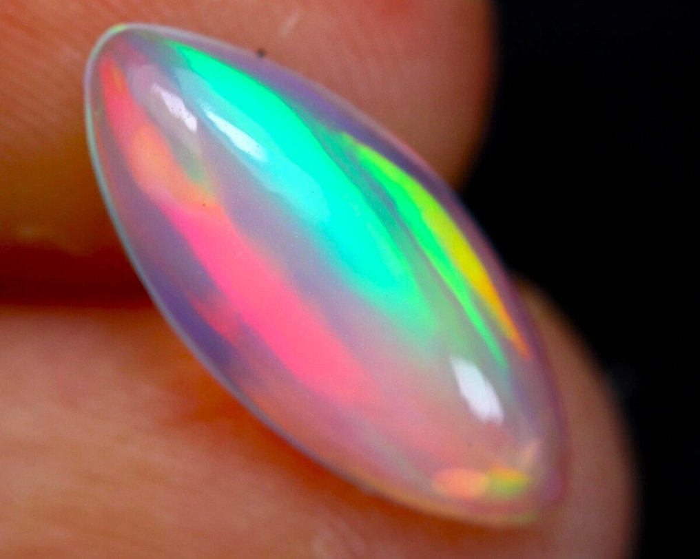 1.67 cts - Top Colors - Natural Opal - Cabochon - See Video!- 0.33 g #2.1