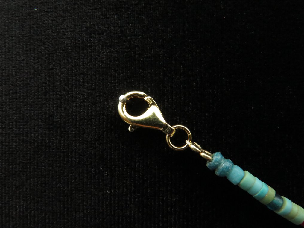 Αρχαία Αιγυπτιακή Βραχιόλι από γυαλί, τυρκουάζ, καρνελιάν και φαιάς χάντρες με μούμια και σκαραβαίο καρνελιάν. - 16.5 cm (χωρίς τιμή ασφαλείας) #2.1