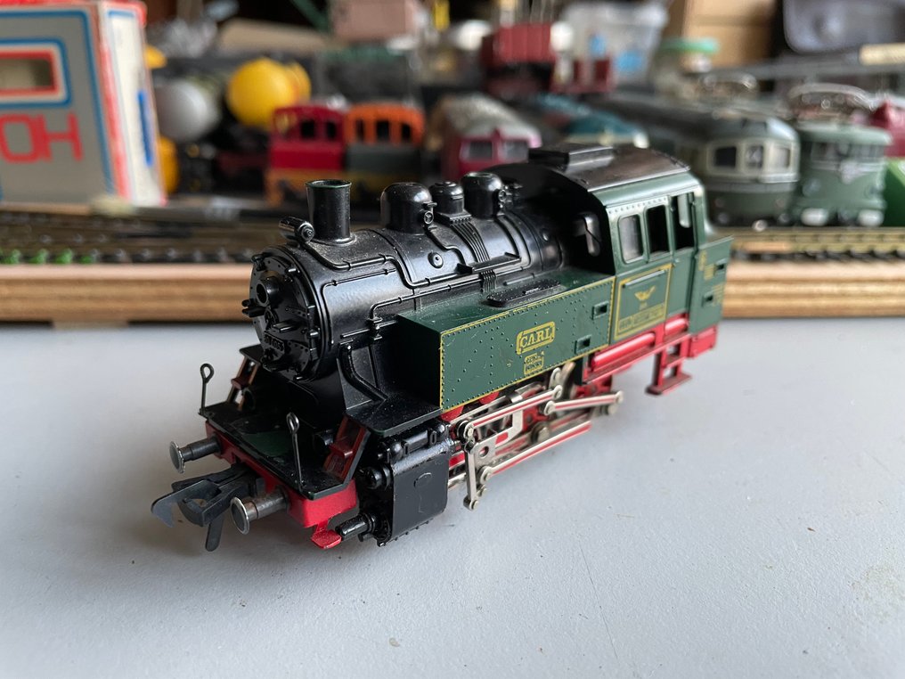 Fleischmann H0 - Fleischmann 4028 - Modellino di locomotiva di treno (1) - Made in Germania Occidentale; locomotiva a vapore in metallo H0 con scritta CARL e numero 205; - DB #3.2