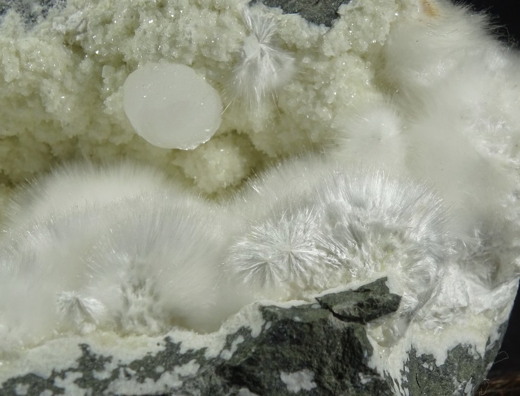 Okenite , Gyrolite , Quartz -- Part of Geode - Height: 11 cm - Width: 6.5 cm- 380 g #2.1
