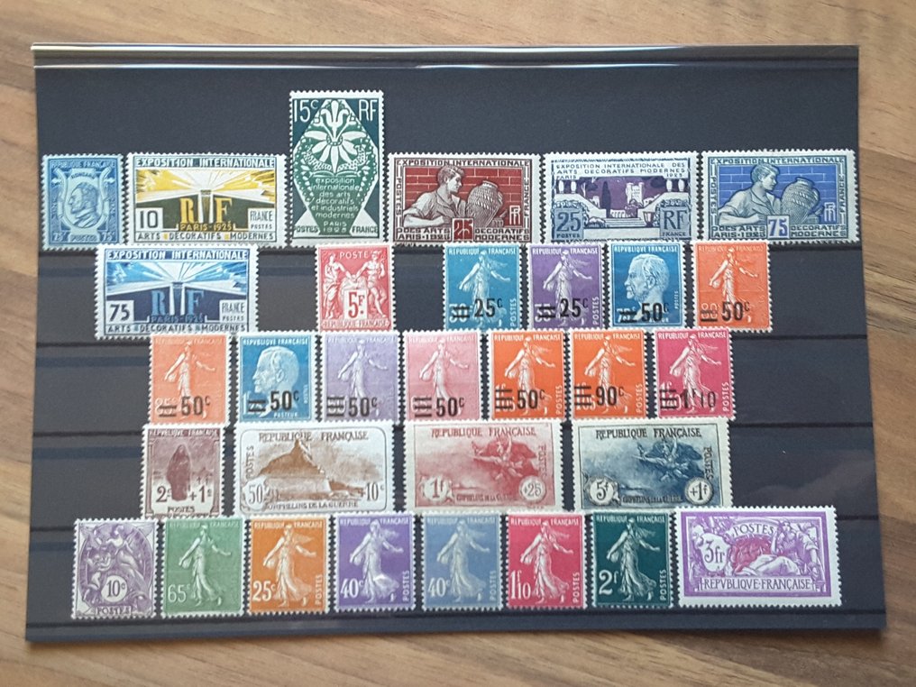 France 1924/1931 - Selection of good semi-modern values, including the third series of Orphelins. - Yvert 209, 210 à 215, 216, 217 à 228, 229 à 232, 233 à 240 #1.0