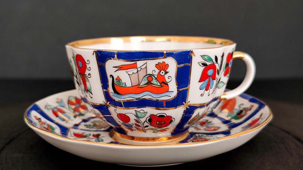 Lomonosov Imperial Porcelain Factory - Pattern: Russian Lubok Pattern designer: A.Vorobievskiy Shape: tulip Designer: S.Jakovleva - Csésze és csészealj - Vivid colours framed by luxurious 22-carat gold. - kemény-paszta porcelán #3.2