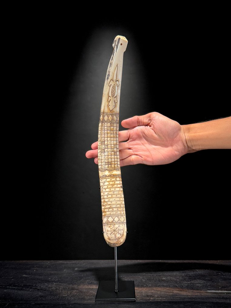 NO RESERVE PRICE - Wonderful Sumatra Calendar made out of Bone on a custom stand- Bone - Bovine - 43 cm - 6 cm - 9 cm- Non-CITES species - (1) #1.0