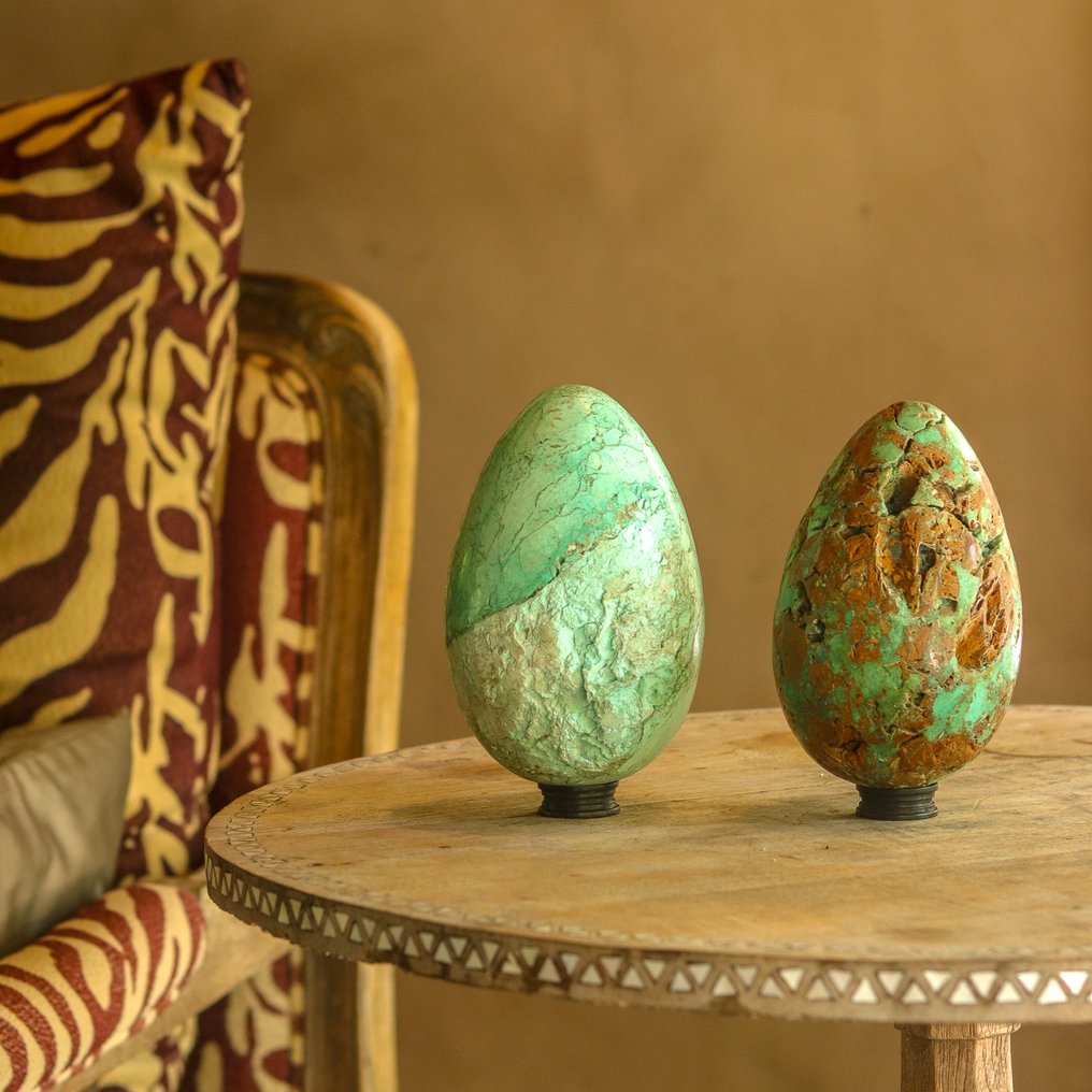 Dekorativt ornament (2) - NO RESERVE PRICE - Wonderful Pair of Turritella Egg-Shaped and Quartz Crystal Cluster on stand - Indonesia #1.0