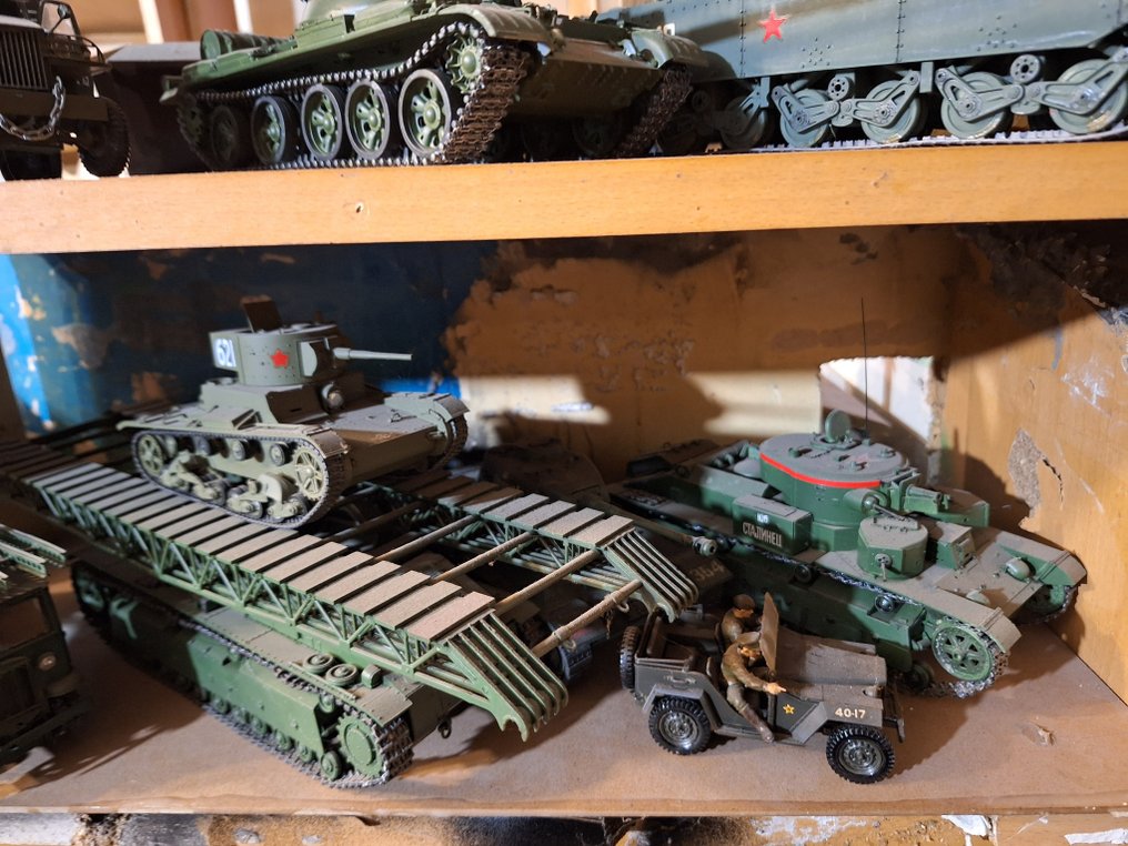 Tamiya, Mini Art, Italeri, Dragon et inconnu 1:35 - Véhicule militaire miniature (11) - Chars soviétiques (T-34, KV-2, BT-7 approximatifs) et véhicules de transport militaires - 2 char multi tourelle 1 char Pont 1 T 34 1 T60 1 lanceur Katioucha 1 Studebaker avec une quadruple #1.0