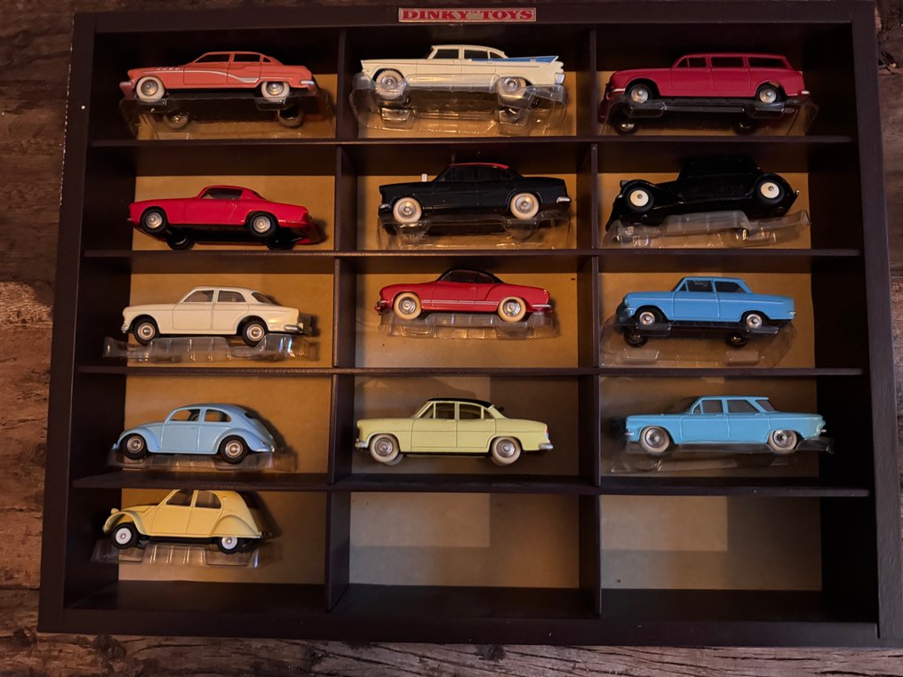 Dinky Toys, Atlas, Mattel 1:43 - Modellino di auto (15) - Diverse Dinky modellen en verkeersborden #1.0