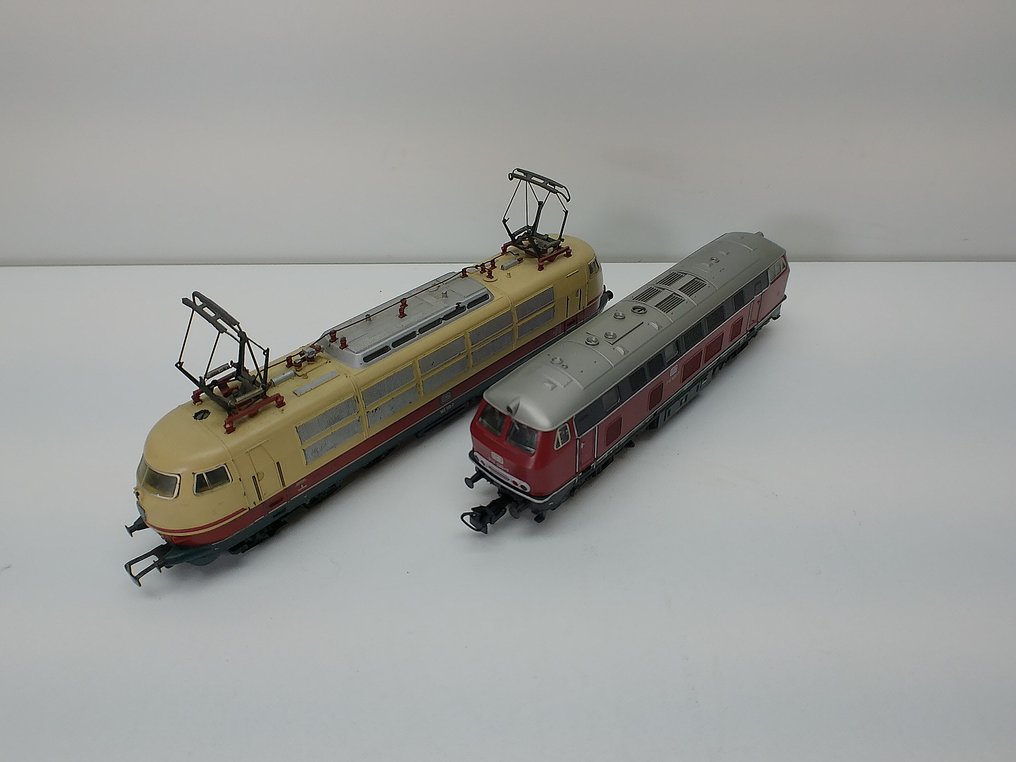 Märklin H0 - 3357 - 3075 - Ηλεκτροκίνητη ατμομηχανή (2) - Märklin 3357 H0 Ηλεκτρική μηχανή BR 103 της DB + Märklin 3075 H0 Πετρελαιομηχανή BR 216 - DB #1.0