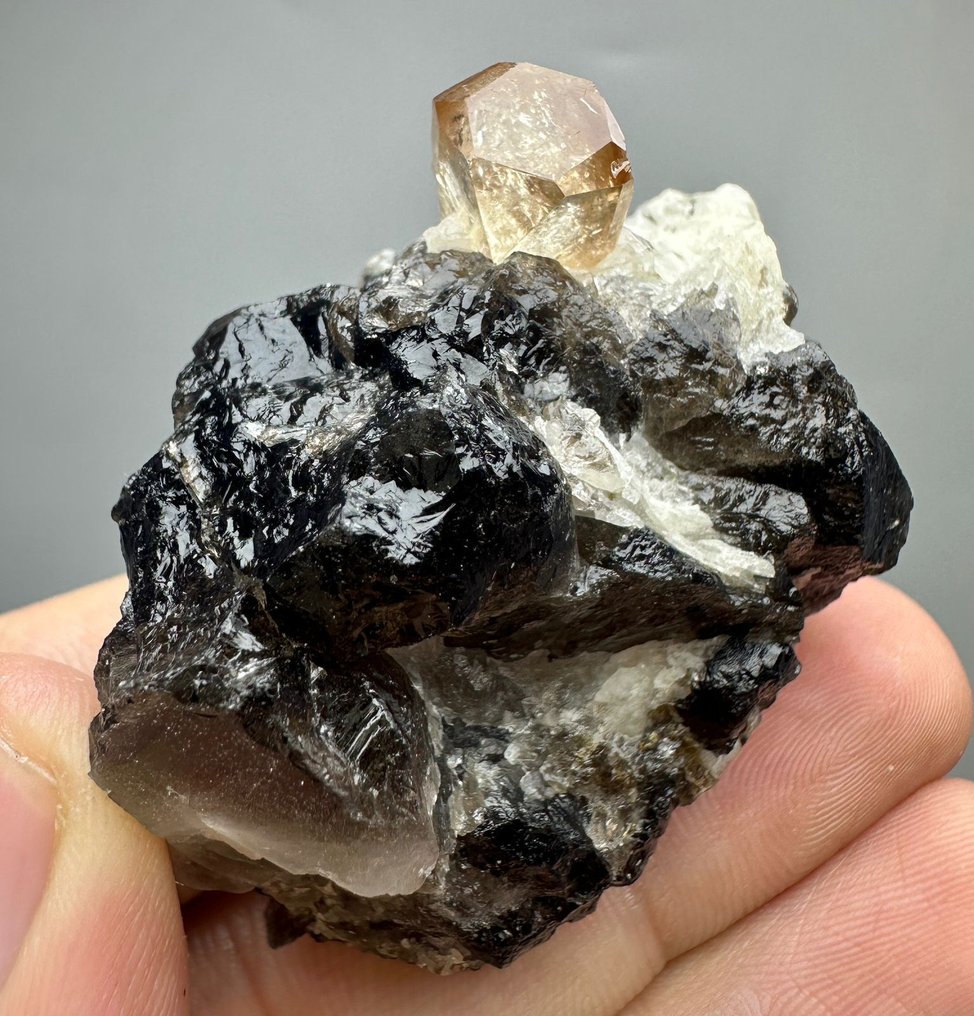 Topas kristall på matrisen - Höjd: 48 mm - Bredd: 39 mm- 40.8 g - (1) #3.2