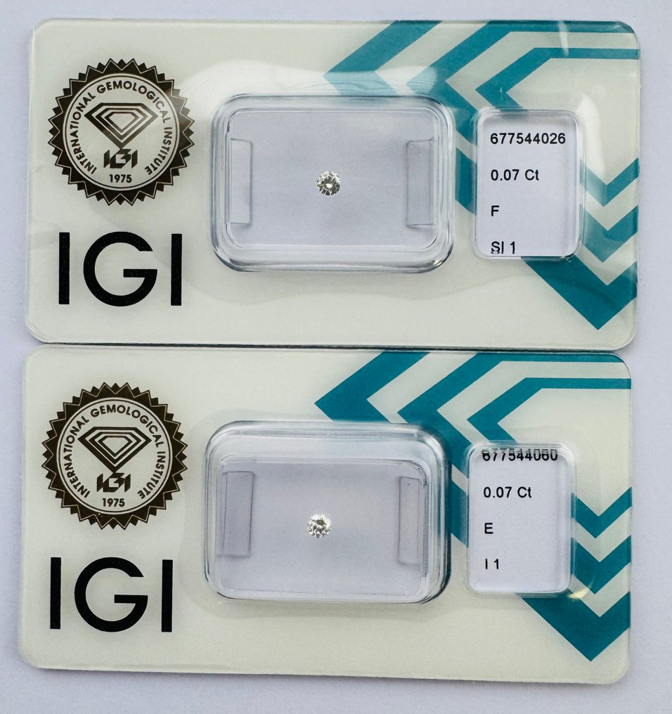 No reserve price - 2 pcs Diamond (Natural) - 0.14 ct - Round - E, F - SI1, I1 - International Gemological Institute (IGI) - *Pair* #1.0