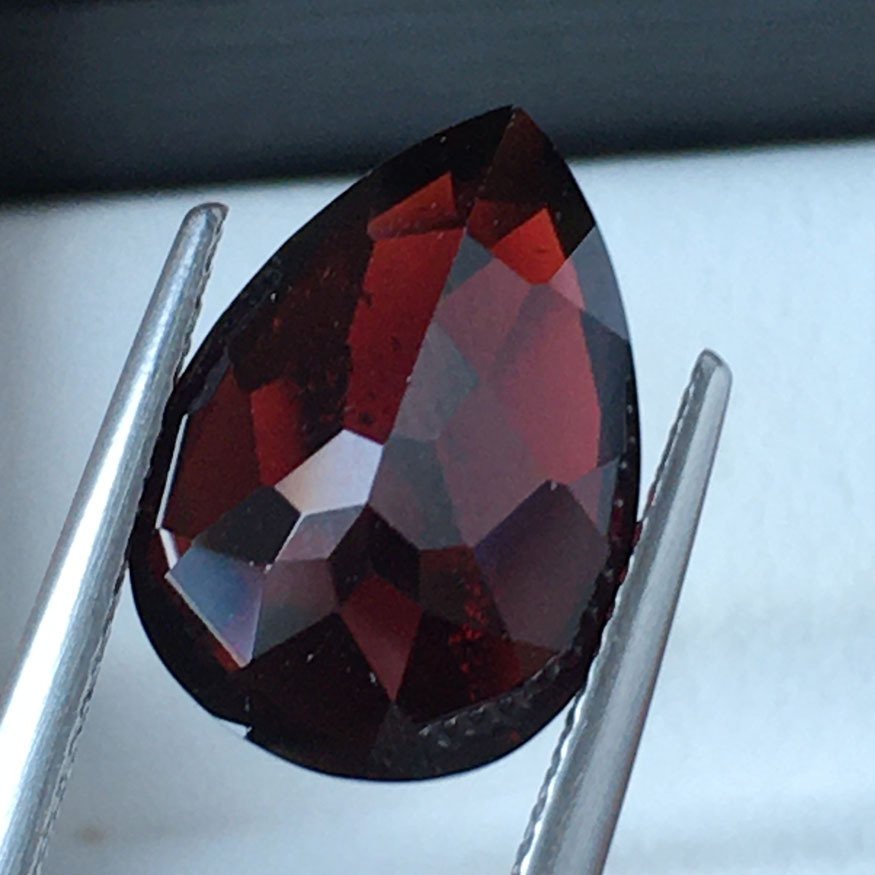 Nincs minimálár - 1 pcs Piros Gránát - 7.33 ct - Nemzetközi Gemmológiai Intézet (IGI) - Természetes vörös gránát #1.0