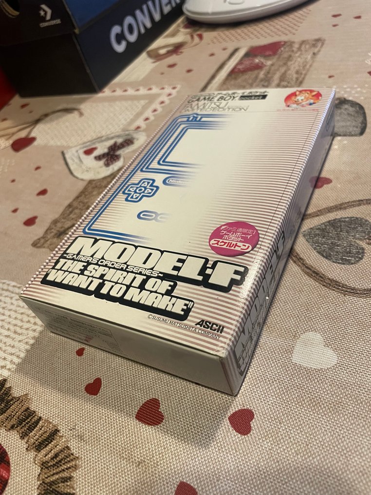Nintendo - Gameboy Pocket - Clear / Transparent Famitsu Edition + Tamagotchi Osutchi to Mesutchi (Japan) - Video game console - In original box #2.1