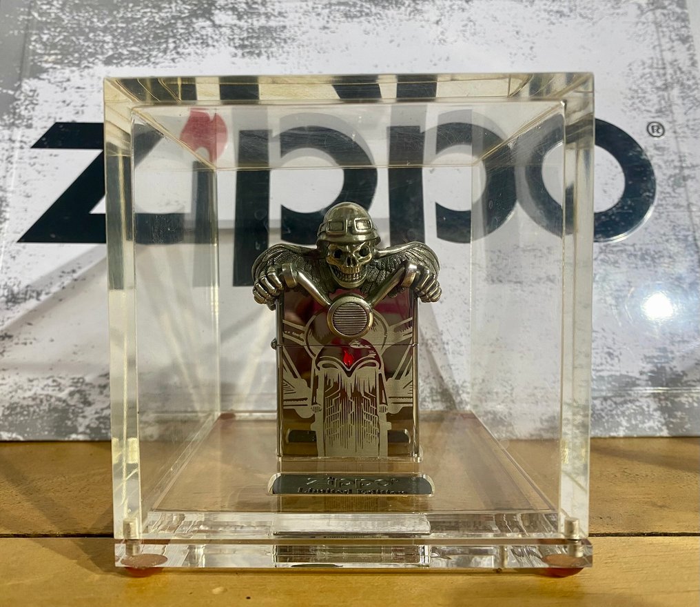 Zippo - MOTARD SQUELETTE 3D - COFFRET PEXIGLASS - EDITION LIMITEE - Ingen mindstepris - Lighter - Stål (rustfrit), Messing #1.0
