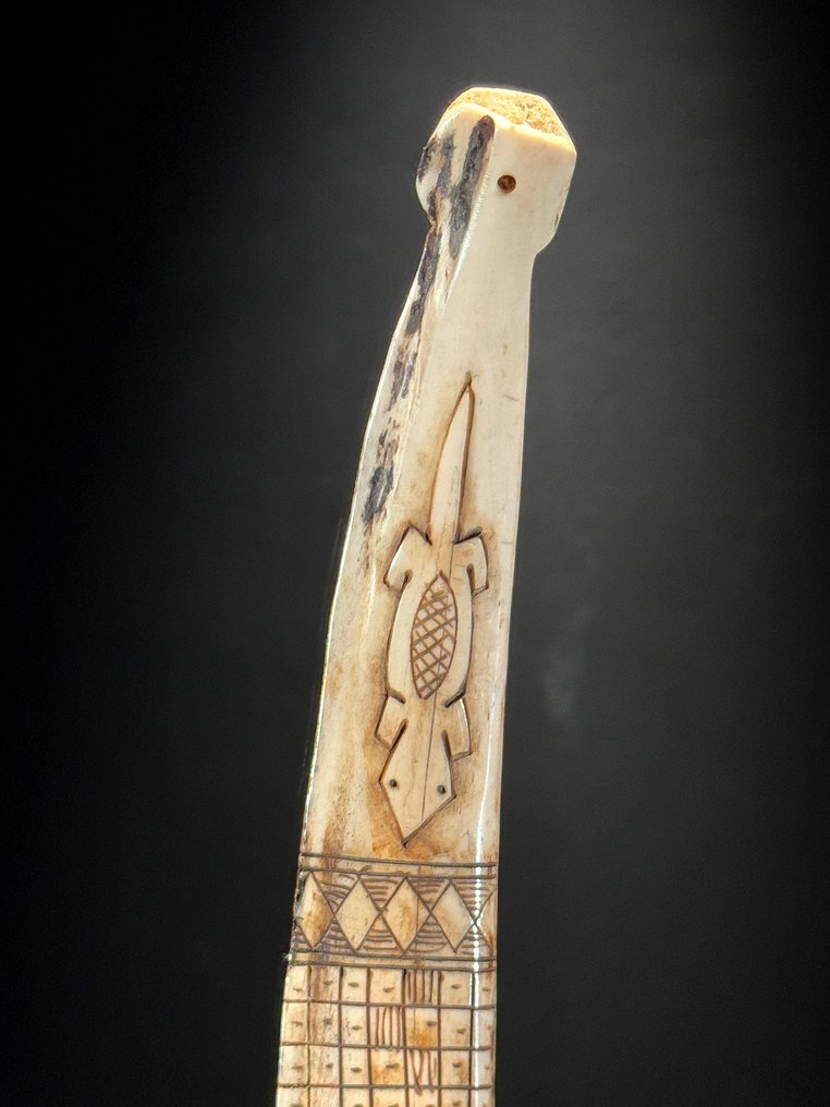 NO RESERVE PRICE - Wonderful Sumatra Calendar made out of Bone on a custom stand- Bone - Bovine - 43 cm - 6 cm - 9 cm- Non-CITES species - (1) #2.1