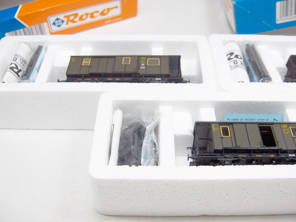 Roco H0 - 44801/44809/44805 - Model train passenger carriage (3) - 3 train carriages - DR (DRB) #2.1