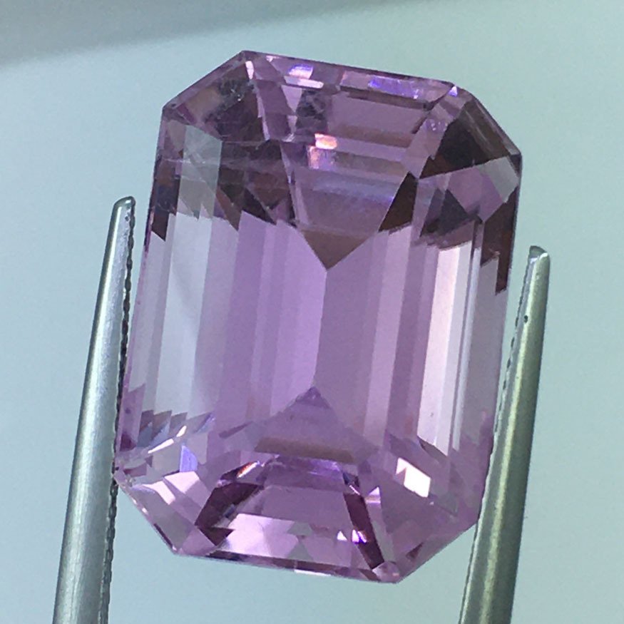 No reserve price - 1 pcs Pink Kunzite - 27.69 ct - International Gemological Institute (IGI) - NATURAL KUNZITE #3.2