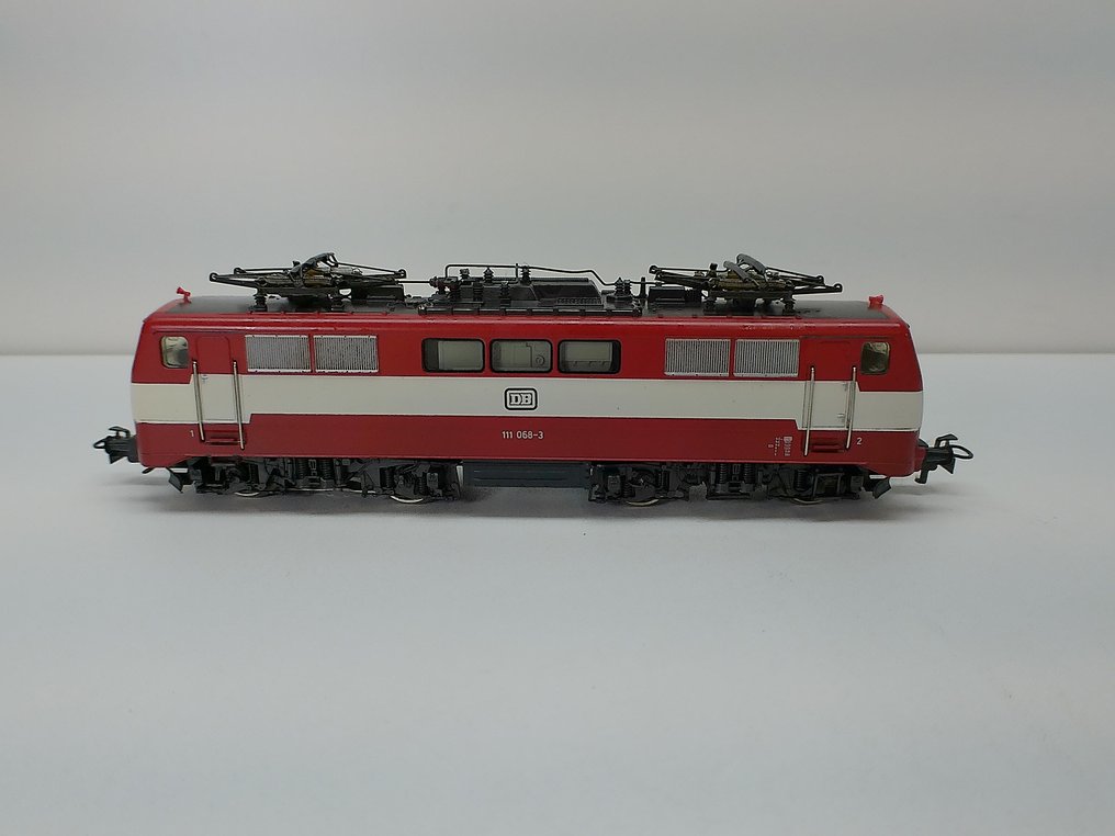Märklin H0 - 3172 - 電氣火車 (1) - Märklin 3172 H0 电动机车，德国铁路（DB）BR 111型号 - DB #3.2