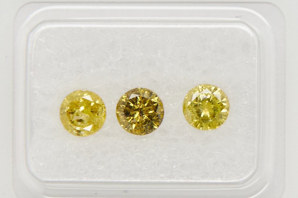 Zonder minimumprijs - 3 pcs Diamant (Kleurbehandeld) - 1.13 ct - Gemengde slijpvorm - P2, I3 - Gem Report Antwerp (GRA) #2.1