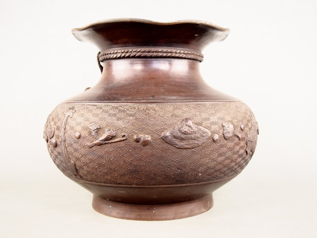 Vase - Bronze, Daming Xuande vase with auspicious treasure motif - Japan - Edo Period (1600-1868) #2.1