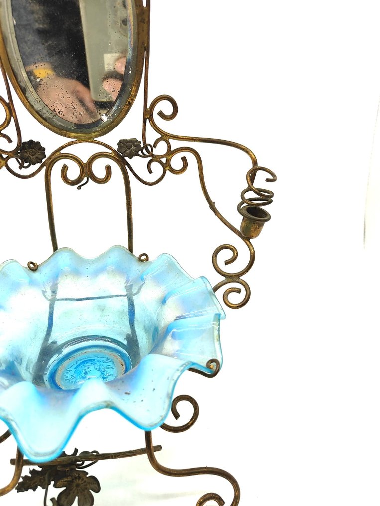 Conjunto de toucador - Toalete para maquiagem com espelho, porta-joias em vidro colorido e estrutura em metal dourado. #4.3