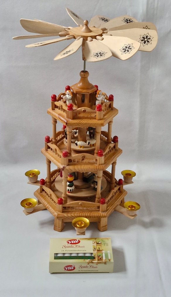 Christmas decoration - Wood - Christmas pyramid with 18 candles #1.0