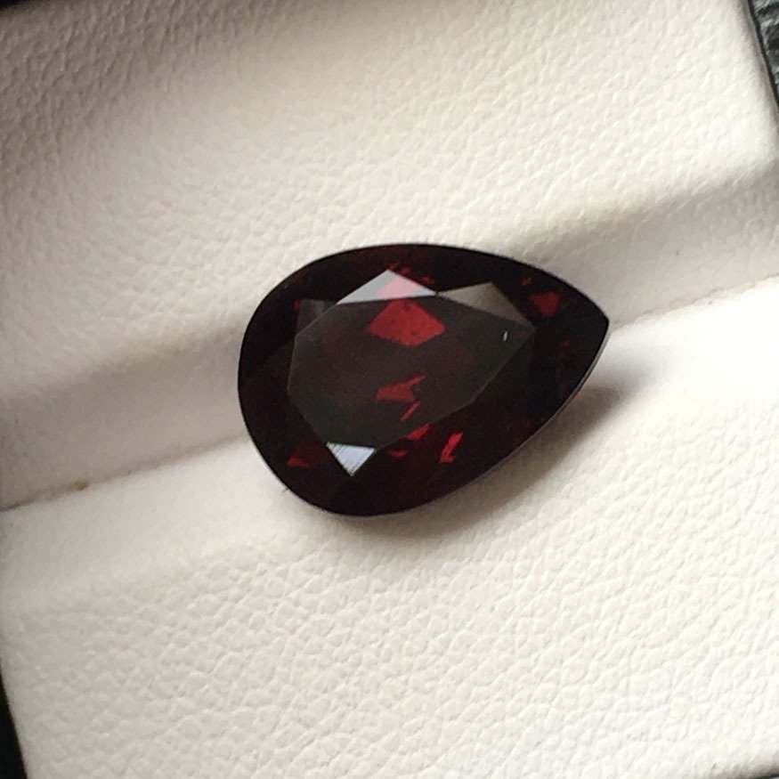 Nincs minimálár - 1 pcs Piros Gránát - 7.33 ct - Nemzetközi Gemmológiai Intézet (IGI) - Természetes vörös gránát #1.0