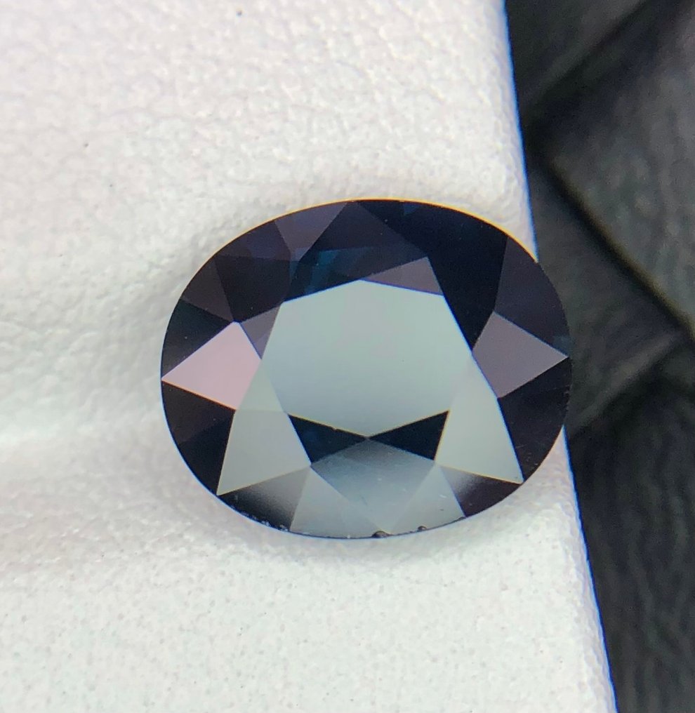 Fără preț de rezervă Albastru Safir  - 4.12 ct - Asociația internațională de pietre prețioase colorate (ICA GemLab) - Albastru Frumos #3.2