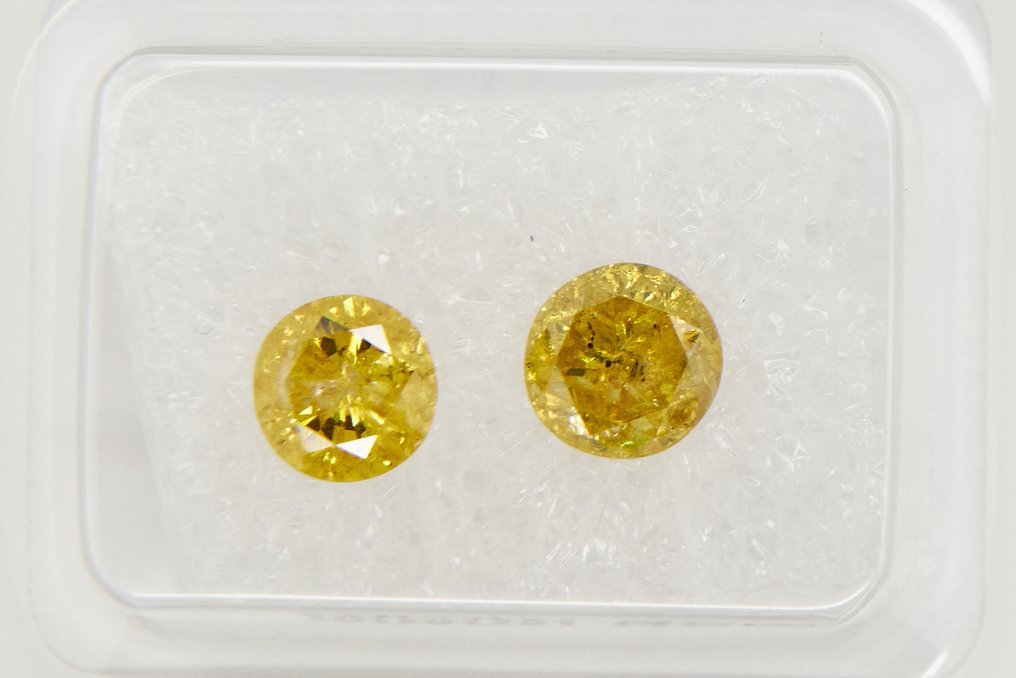 沒有保留價 - 2 pcs 鑽石 (經顏色處理) - 1.35 ct - 圓形 - I2, I3 - Gem Report Antwerp (GRA) #2.1