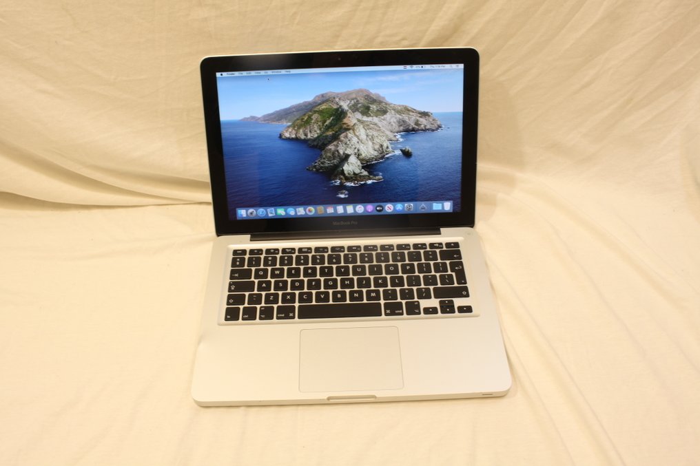Rare find: Apple MacBook Pro 13 inch - Intel Core i5 2.5Ghz - 8GB RAM - 240GB SSD - Bærbar computer - Med oplader - macOS Catalina #1.0