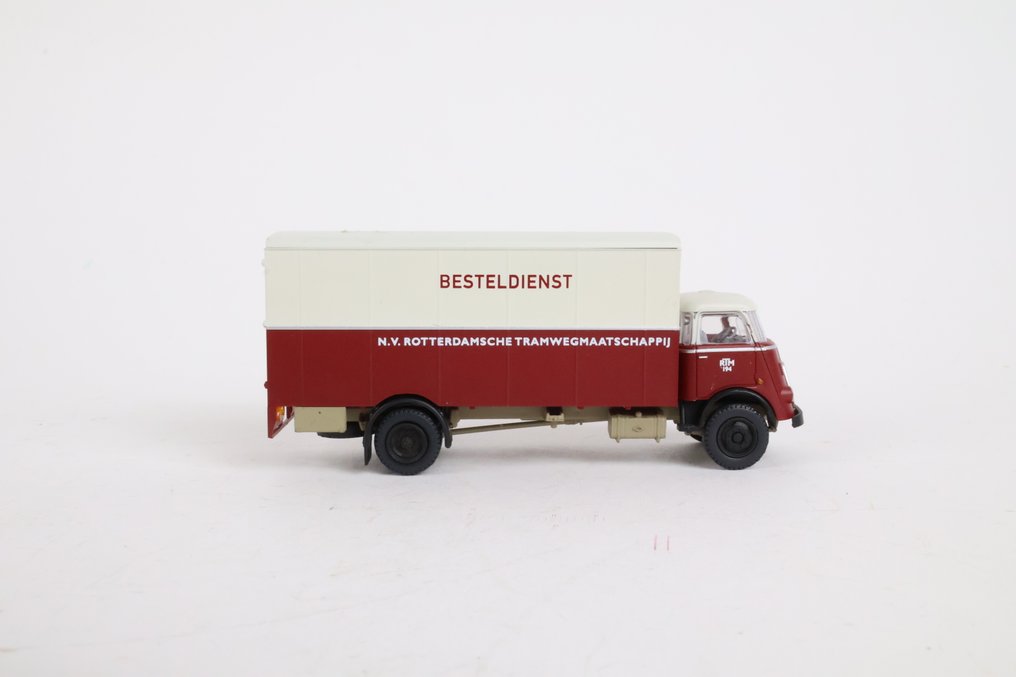 Artitec H0 - 487.032.06/487.041.04 - Οχήματα τρένων μοντελισμού (2) - Daf Cab '70 'Friesche Vlag' και '64 'RTM'. #2.1