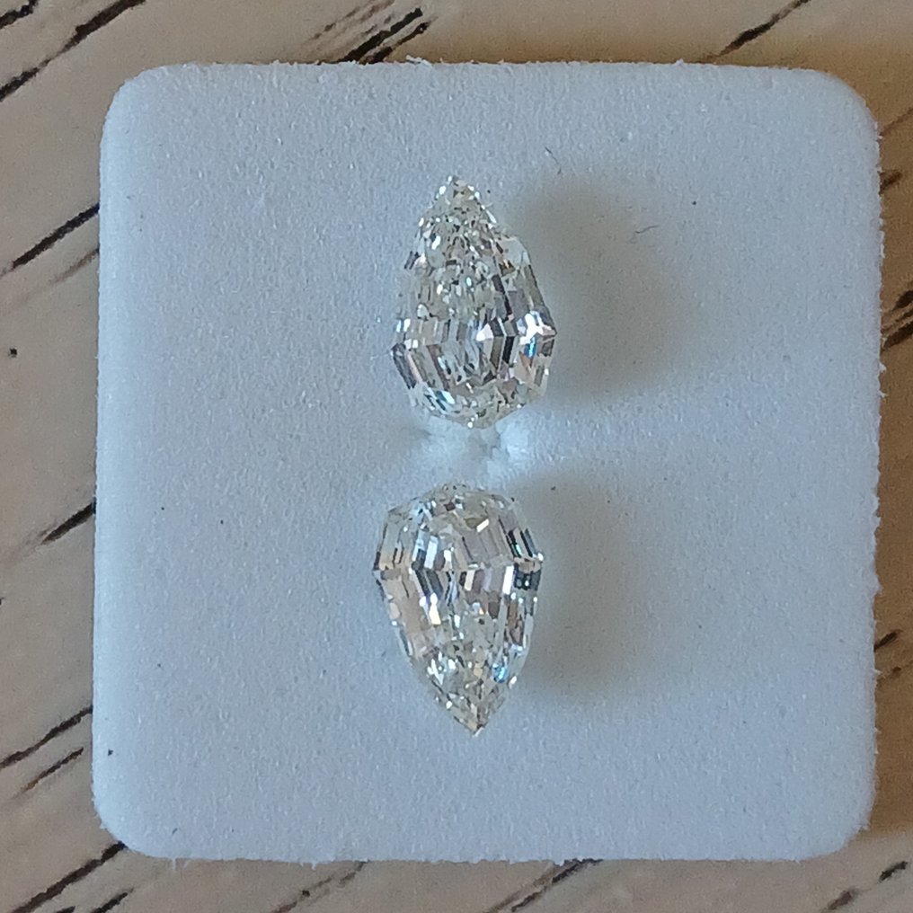 No Reserve Price - 2 pcs Diamond (Natural) - 1.04 ct - Pear - J - VVS2, VS1 - Gemewizard Gemological Laboratory (GWLab) #2.1