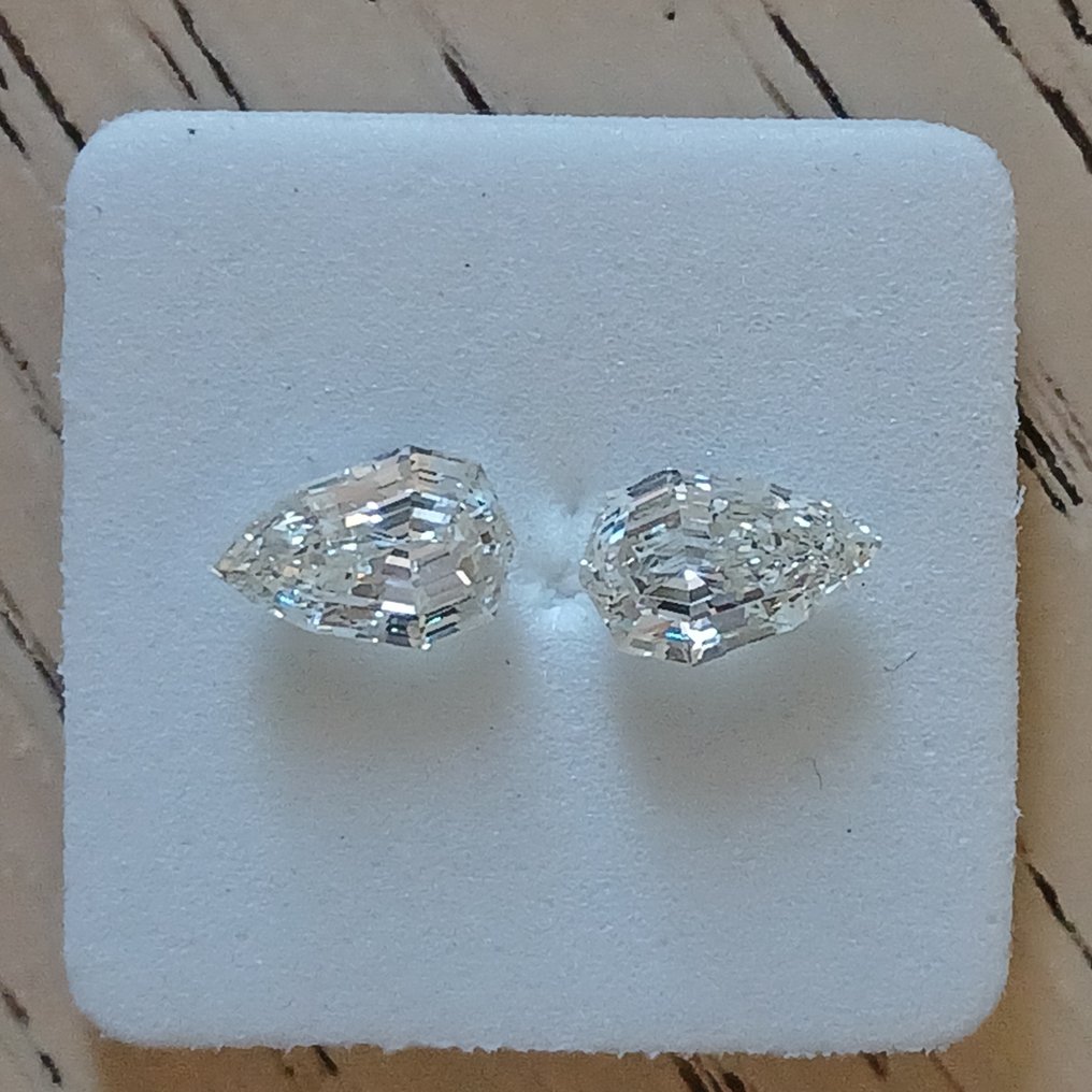 No Reserve Price - 2 pcs Diamond (Natural) - 1.04 ct - Pear - J - VVS2, VS1 - Gemewizard Gemological Laboratory (GWLab) #1.0