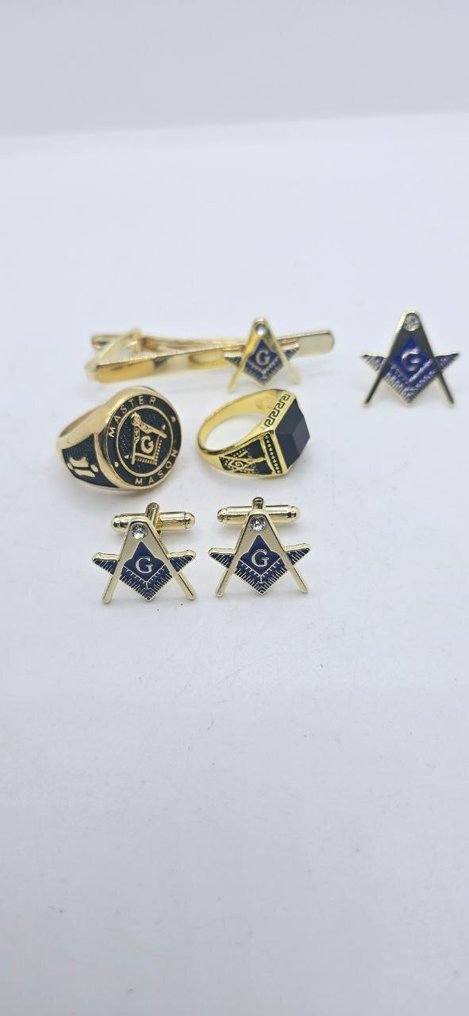 Bikers ring with Master Mason shield, for motorcyclists, 24 karat gold plated, with stone. - Ring #1.0