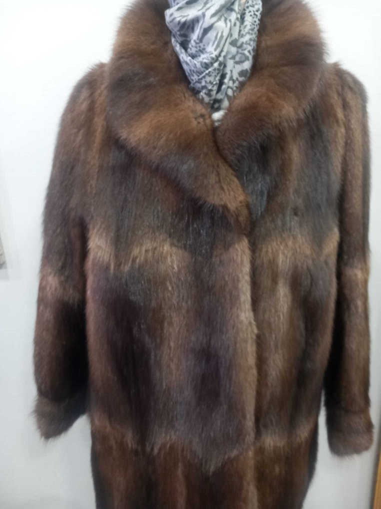 Artisan Furrier - Γούνινο παλτό #1.0